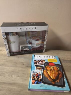 FRIENDS Official Cookbook + Central Perk Gift Set